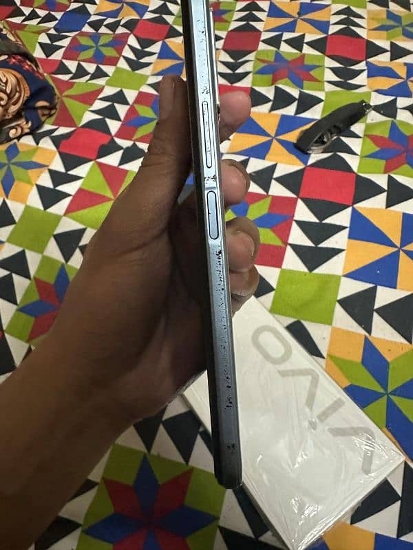 vivo y33s condition 10 by 9 condition 5