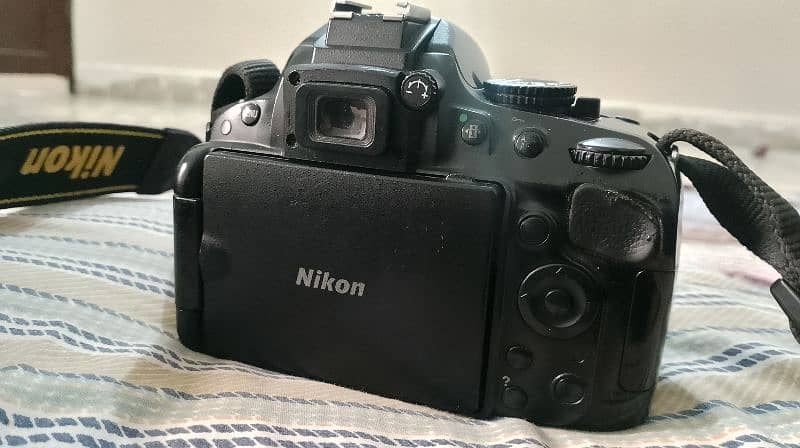 DSLR Nikon d5100 with 18-105 lens 1