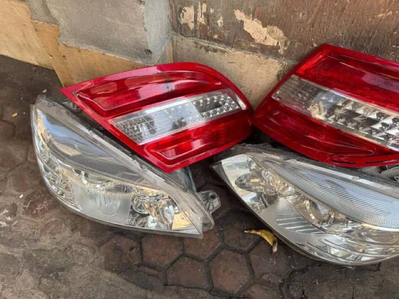 Mercedes W204 (Front lights) model 2008 / 2012 3