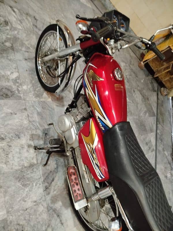 Honda cg 125 red colour 2020 model read add cear fully 2