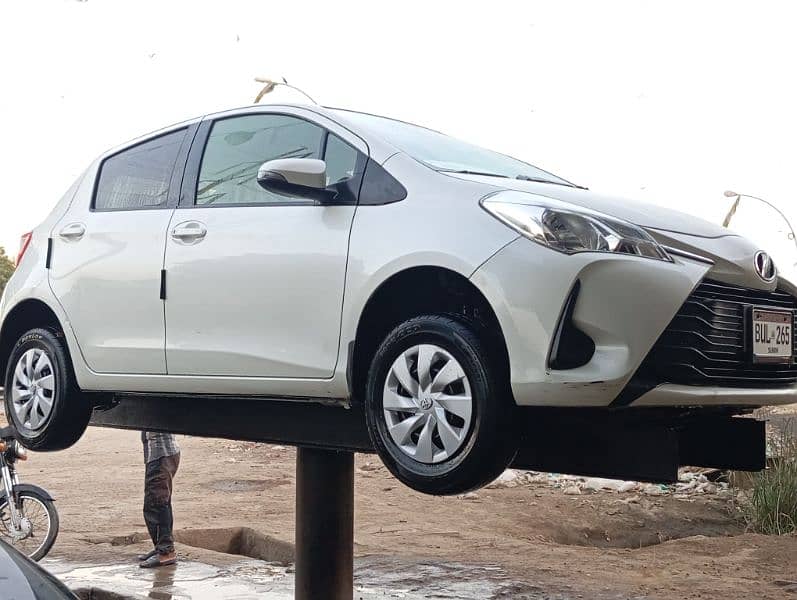 Toyota Vitz 2018/push start/pearl white 0