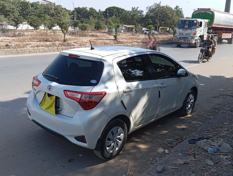 Toyota Vitz 2018/push start/pearl white 7