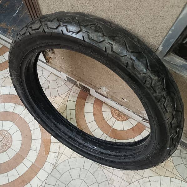 Yamaha YBR 125 Tyre With Tube 1