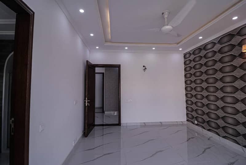 1 Kanal Out Class Luxury Upper Portion For Rent In DHA Phase 5, Block L, Lahore 4