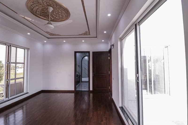 1 Kanal Out Class Luxury Upper Portion For Rent In DHA Phase 5, Block L, Lahore 8