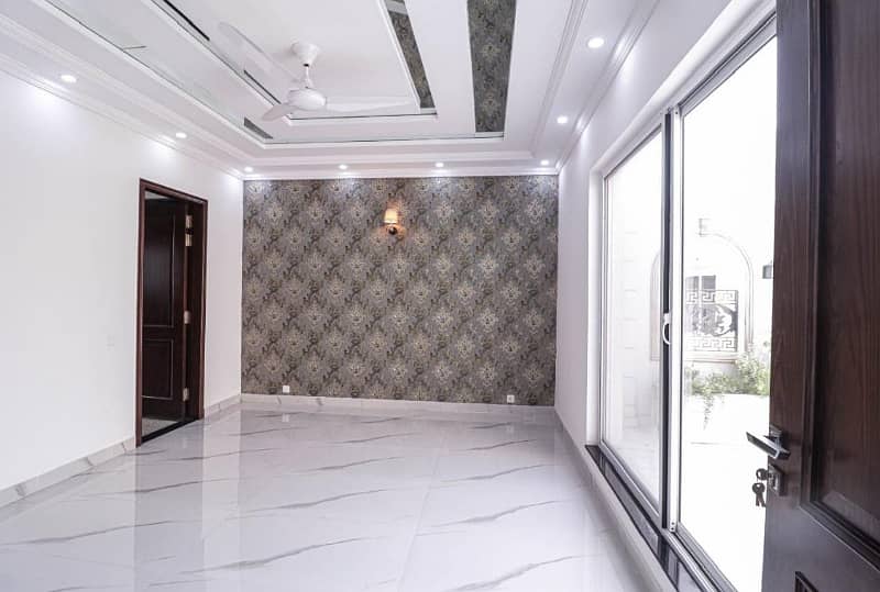 1 Kanal Out Class Luxury Upper Portion For Rent In DHA Phase 5, Block L, Lahore 10