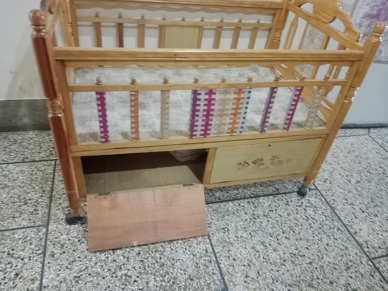 Baby cot urgent sale 4