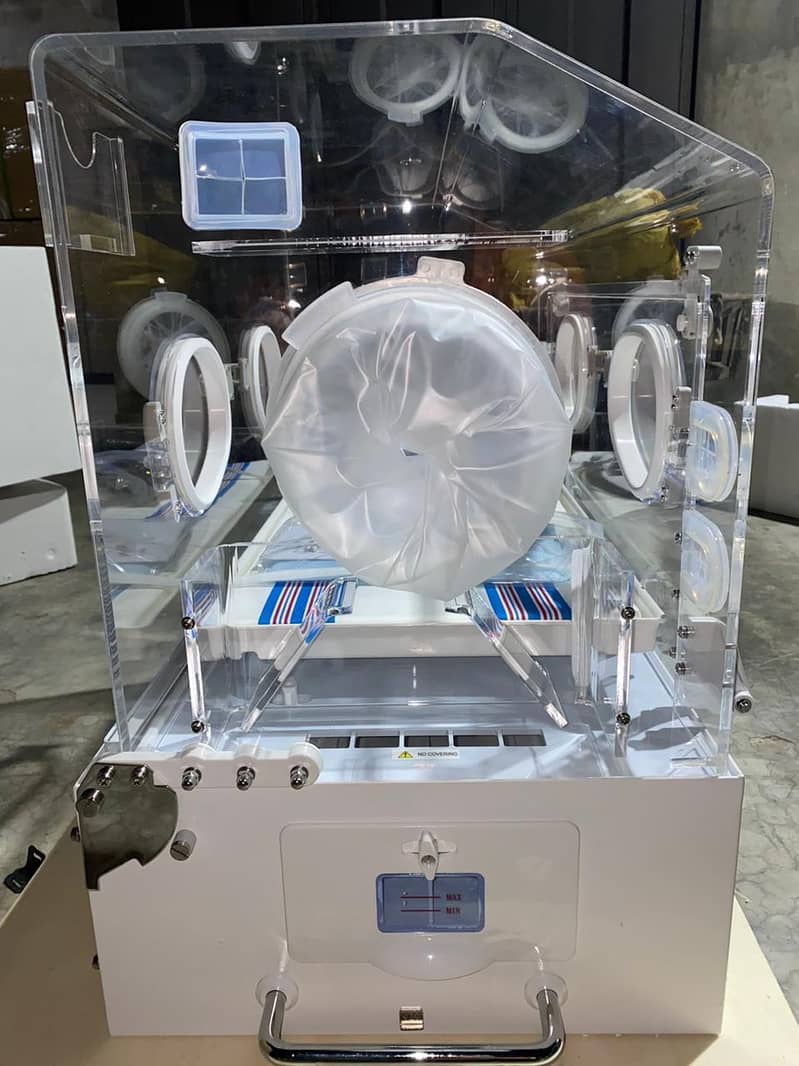 Baby incubator  Model: IP-100 5