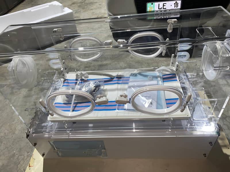 Baby incubator  Model: IP-100 7