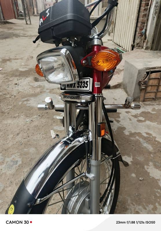 showroom condition bike nmbr lga ha all documents available03028841920 5