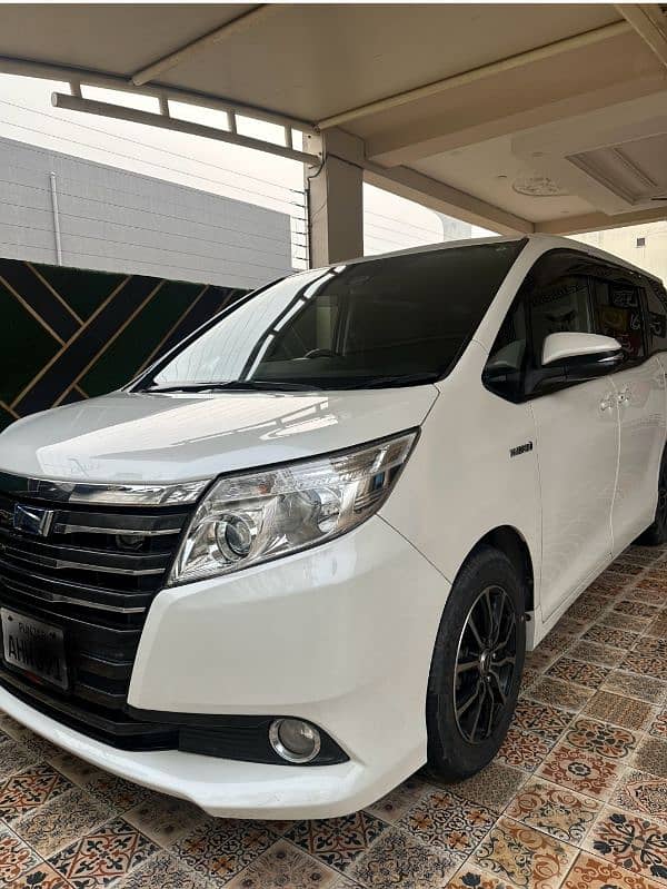 Toyota Noah 2022 0