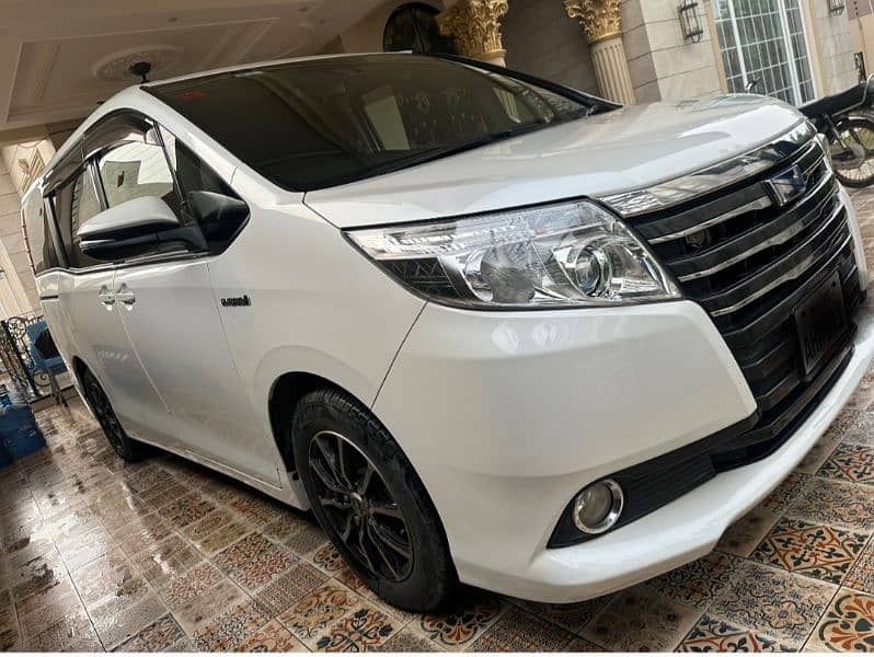 Toyota Noah 2022 1