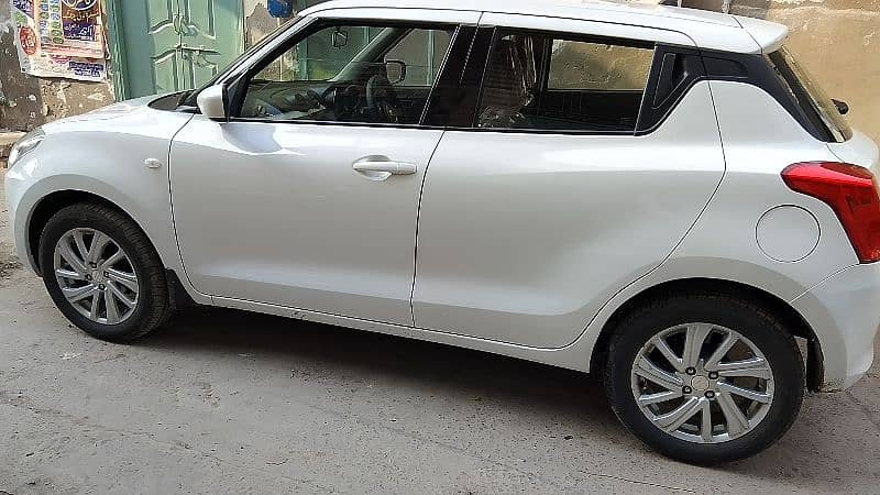 Suzuki Swift GL CVT 2022 4