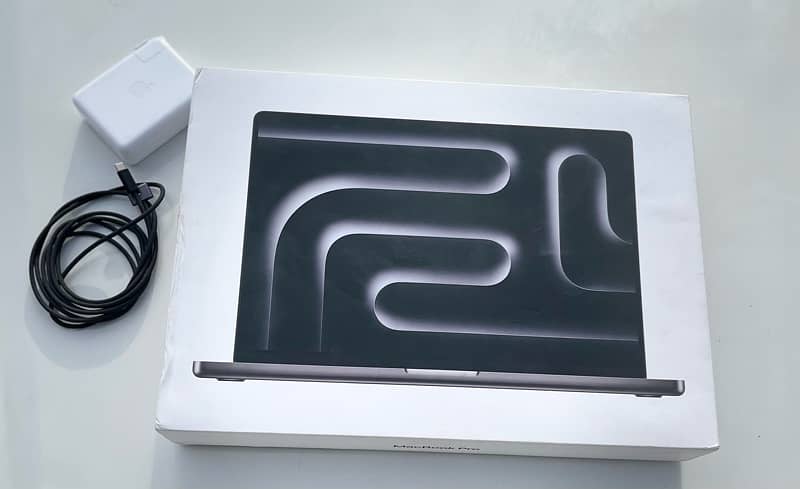 Macbook pro 16 inch M3 pro 0