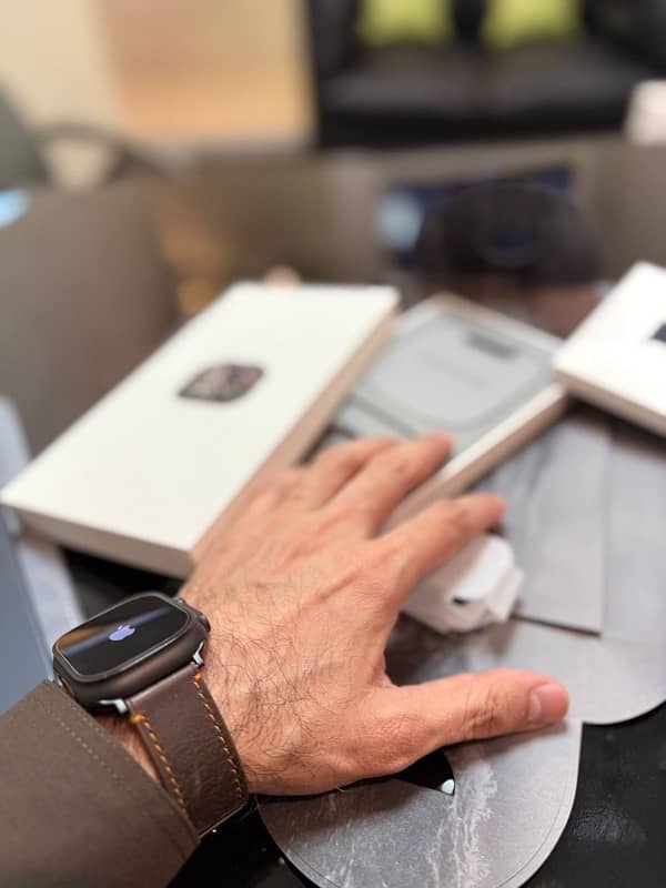 Apple Watch Ultra 2 Black Edition 8