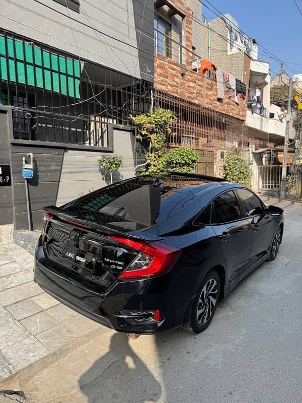 Honda Civic Oriel 2018 4