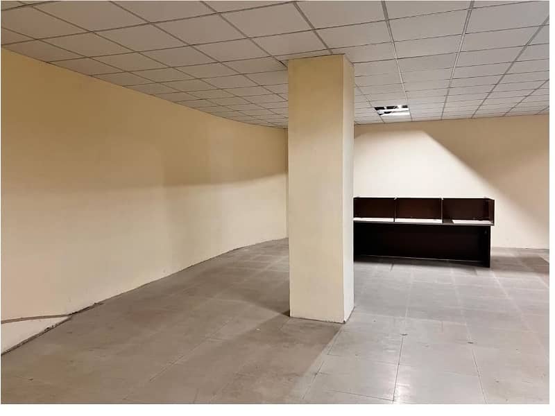 Area 1200 square Feet Brand New Corporation Office Available For Rent in Main Boulevard Road Gulberg 3 Lahore 7