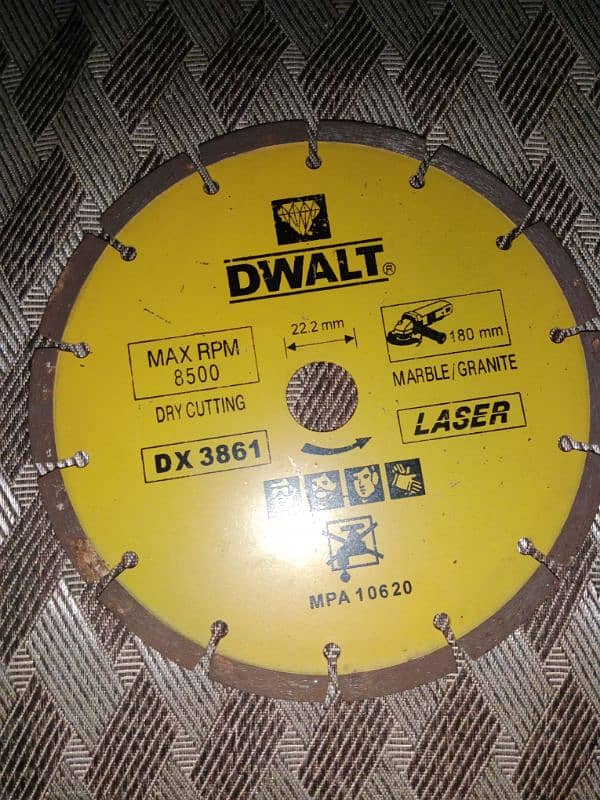 Granider Disk SJL. . BOSN . . . DEWALT . . LOT 0