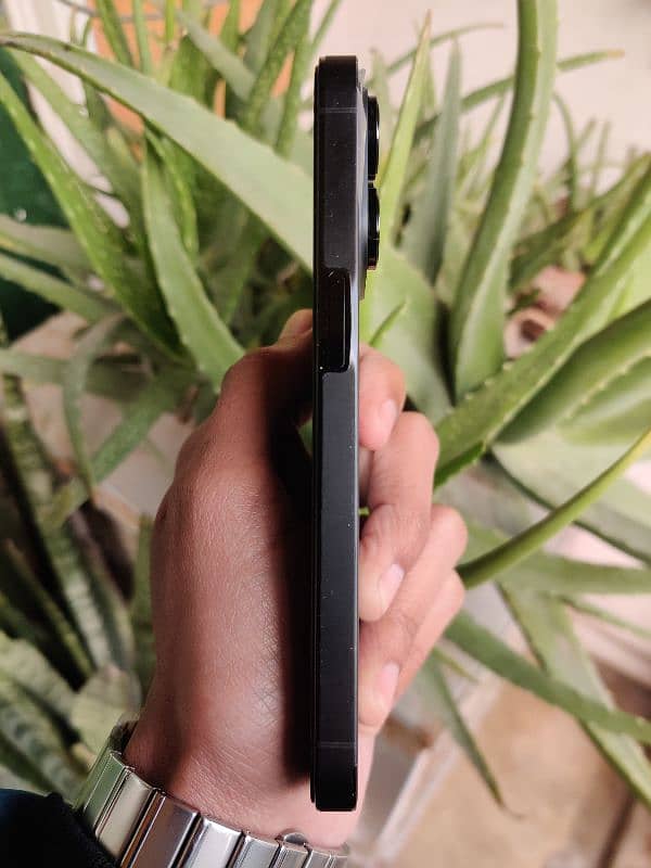 iphone 14 pro graphite black (non pta). 4