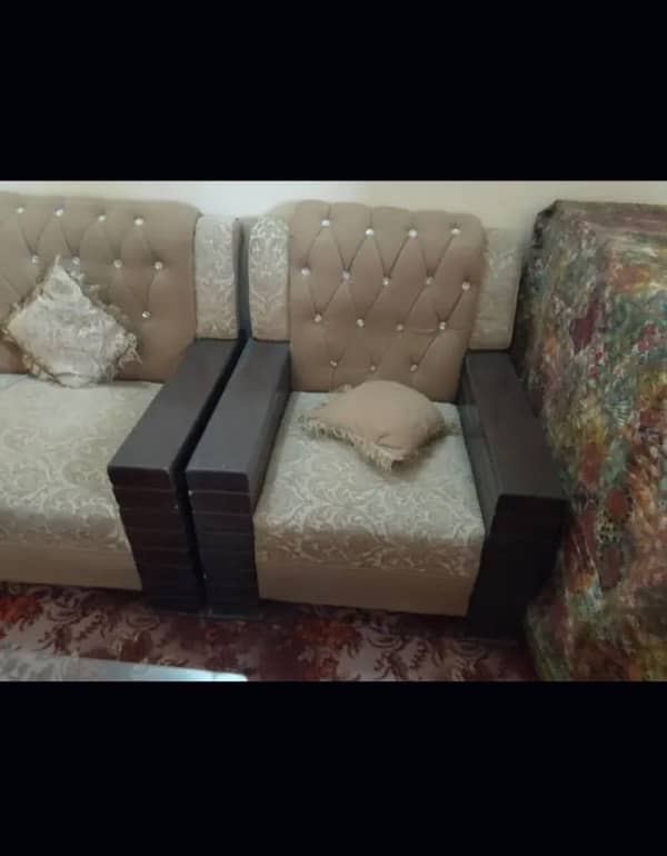 5seater sofa set with 3tables and 2seater dewan is up for sale 4