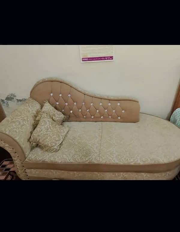 5seater sofa set with 3tables and 2seater dewan is up for sale 5