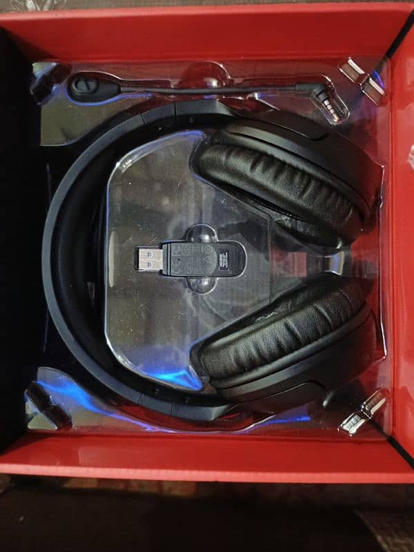 Hyper x Cloud Flight. Wireless head phones. 3