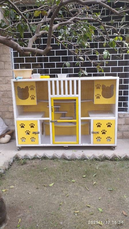 Cat House | Size Large | Colour Yellow and White | Condition 10/9 0