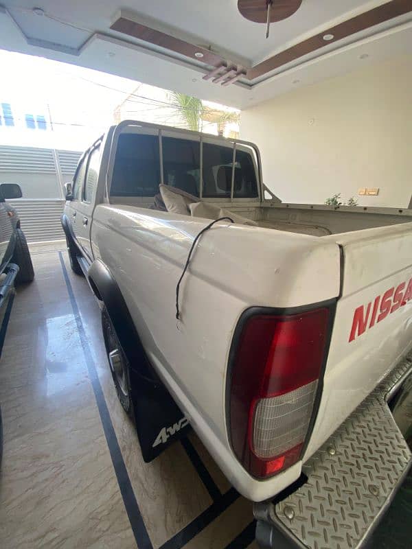 Nissan Navara 2001 12