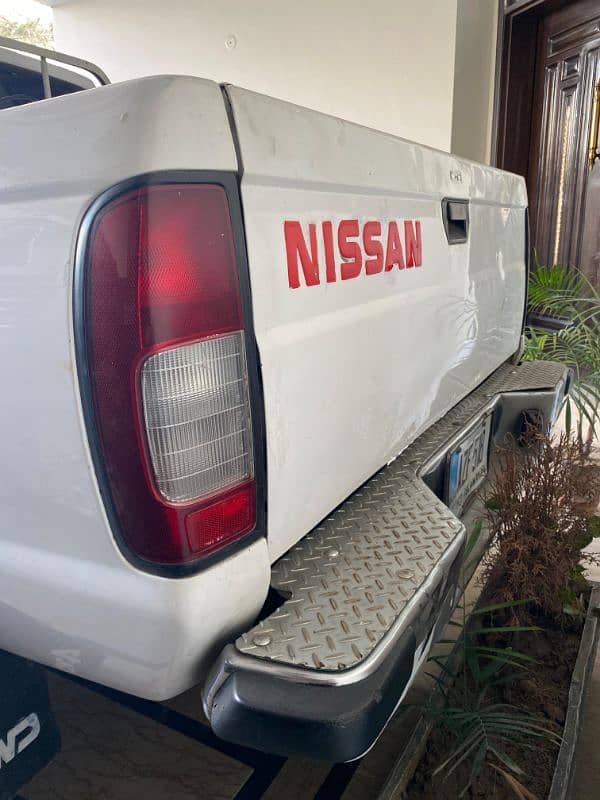 Nissan Navara 2001 15