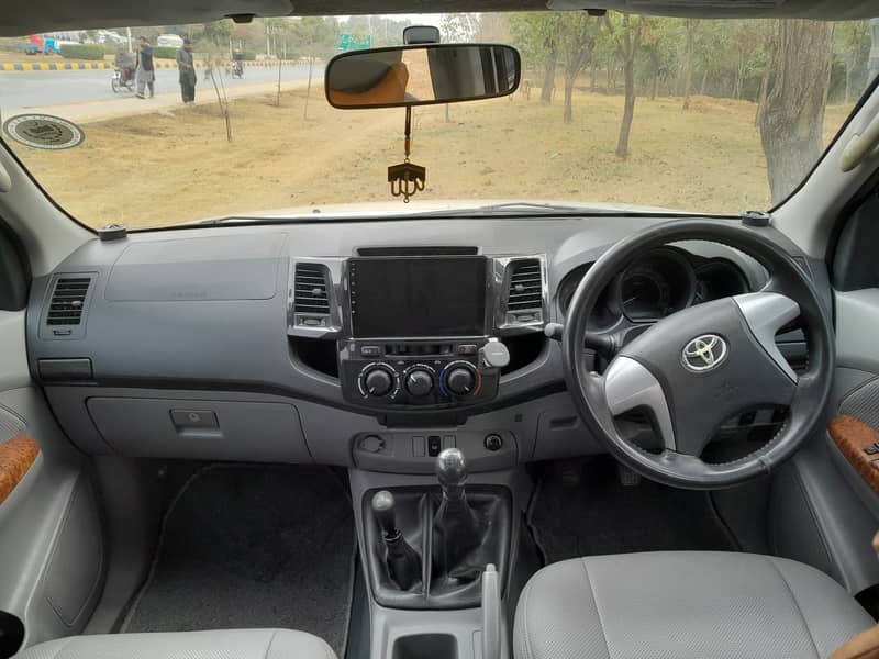 Toyota Hilux vigo 2011 5