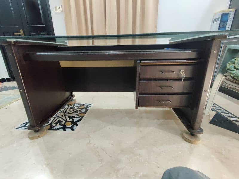 Office Table with 9mm Glass 1