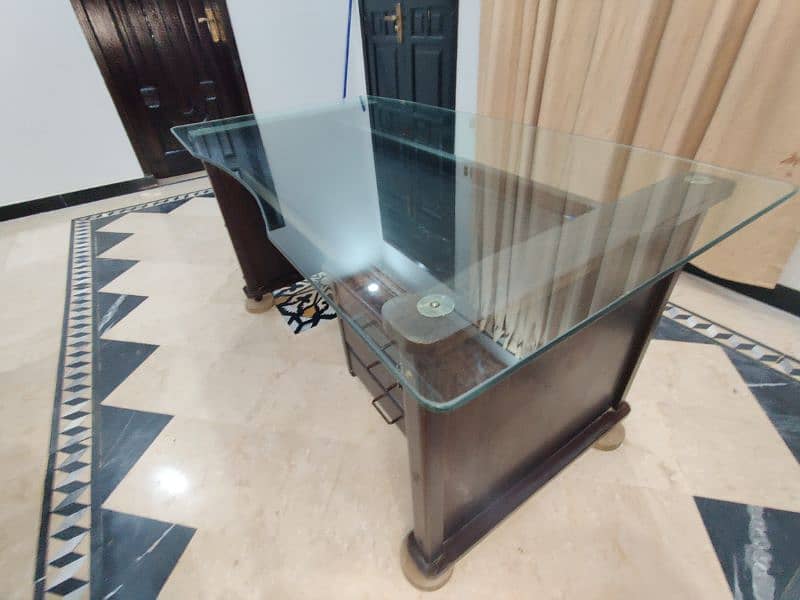 Office Table with 9mm Glass 2