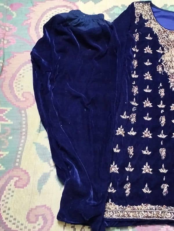 blue colour velvet dress 9