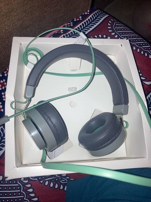 Headphones    Italy sa mangwai haaa Awazz bhot achi haaa base bhi 0