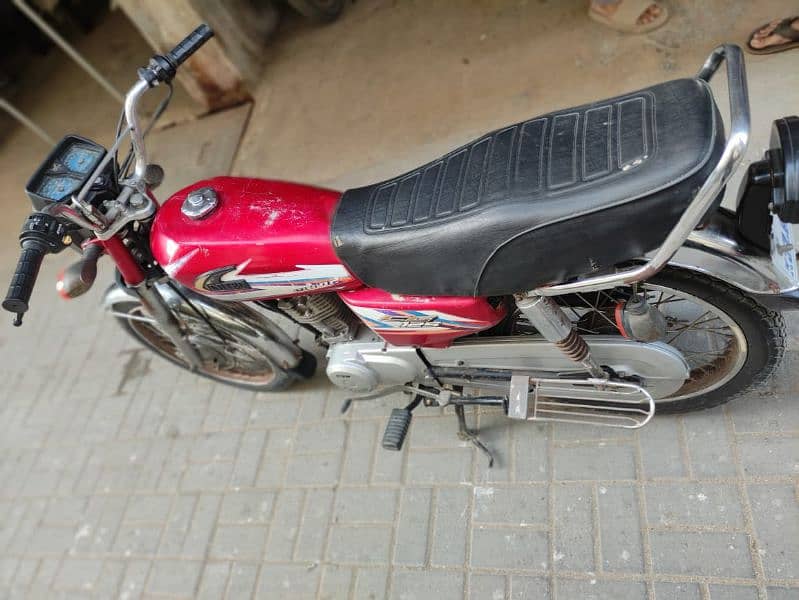 United 125cc 5