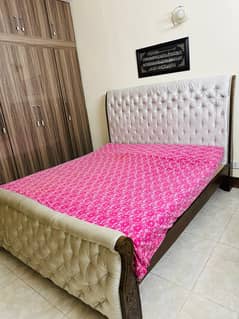 Pure akhrot wood bed