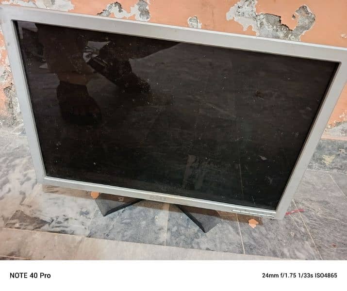 20 inch size computer lcd all ok 0