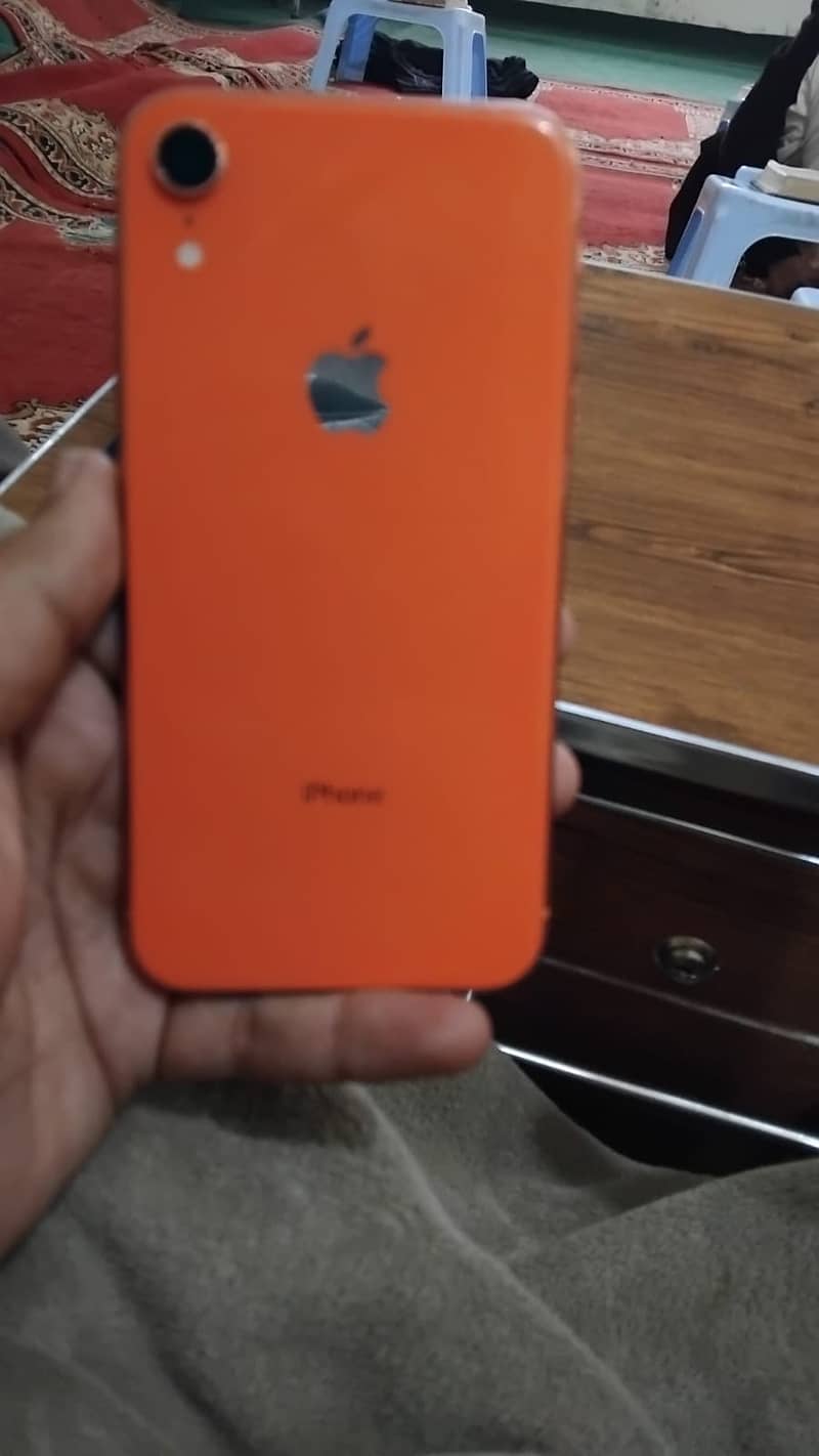 Apple iPhone XR 4