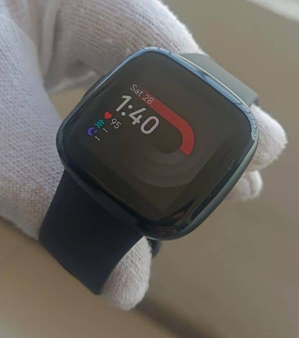 Fitbit versa 4 premium aluminum 2