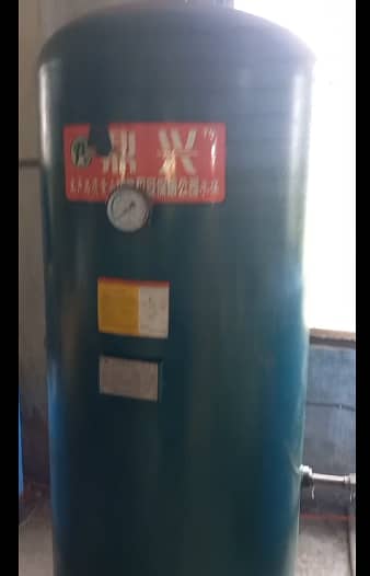 Screw Compressor with Tank and Evaporator 3