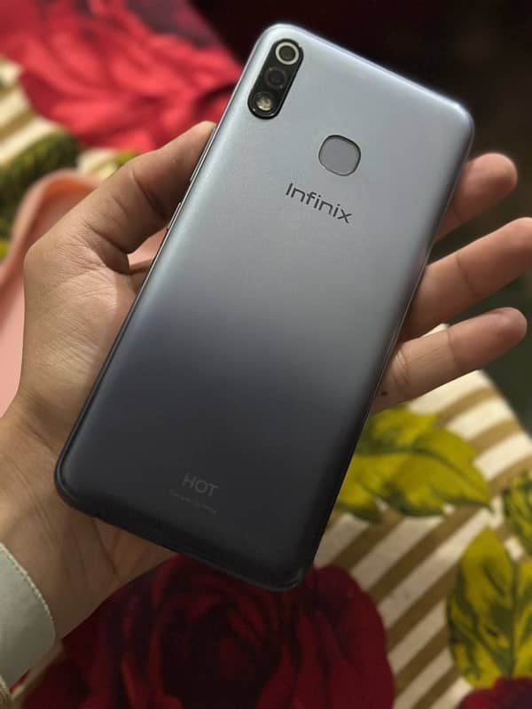 tecno hot 8 lite 2/32GB phone only good bettry time 0