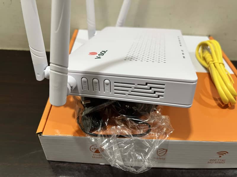 V SOL XPON FIBER ROUTER Just Box OPen 0