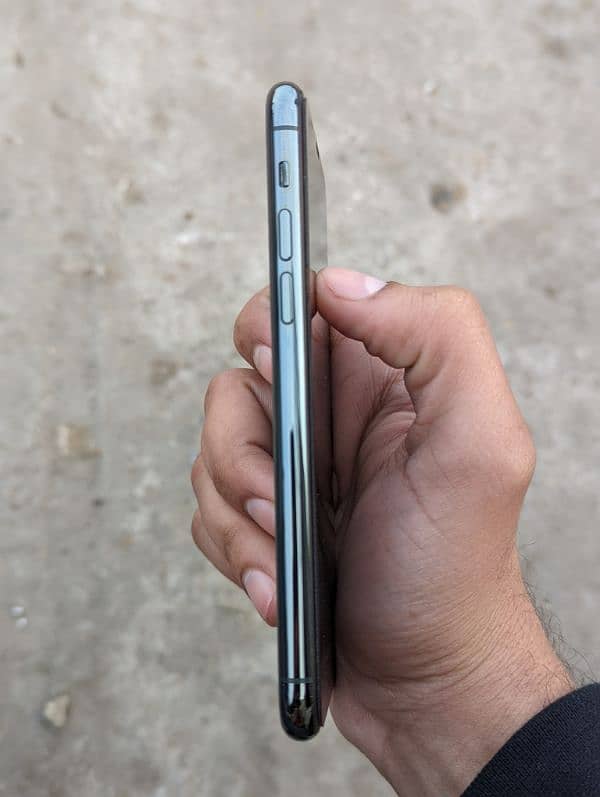 iphone 11 pro factory unlock 3 month sim working kary gi 2