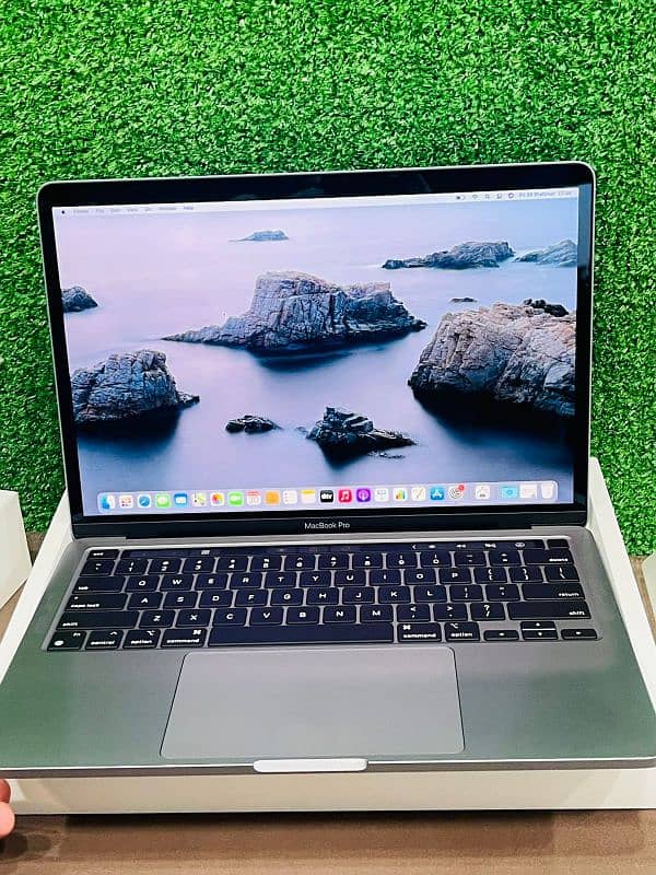 apple Mac book pro M1 chip 512 ssd 8 GB ram 13 Inch display 0