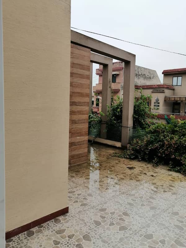 1 KANAL WELL MAINTAINED, SLIGHTLY USED HOUSE IN AREASONABLE PRICE IS AVAILABLE FOR RENT ON TOP LOCATION OF WAPDA TOWN PHASE1 LAHORE 20