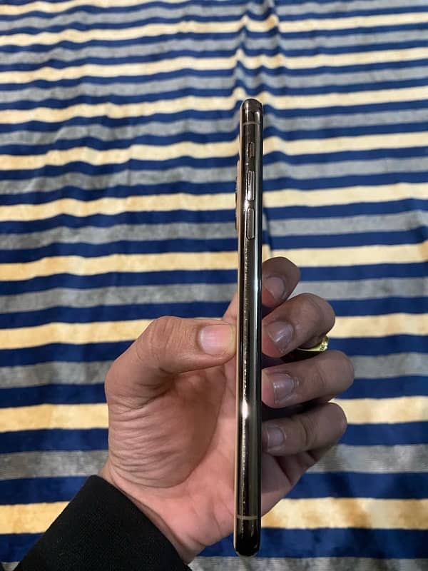 iPhone 11pro max pta approved 5