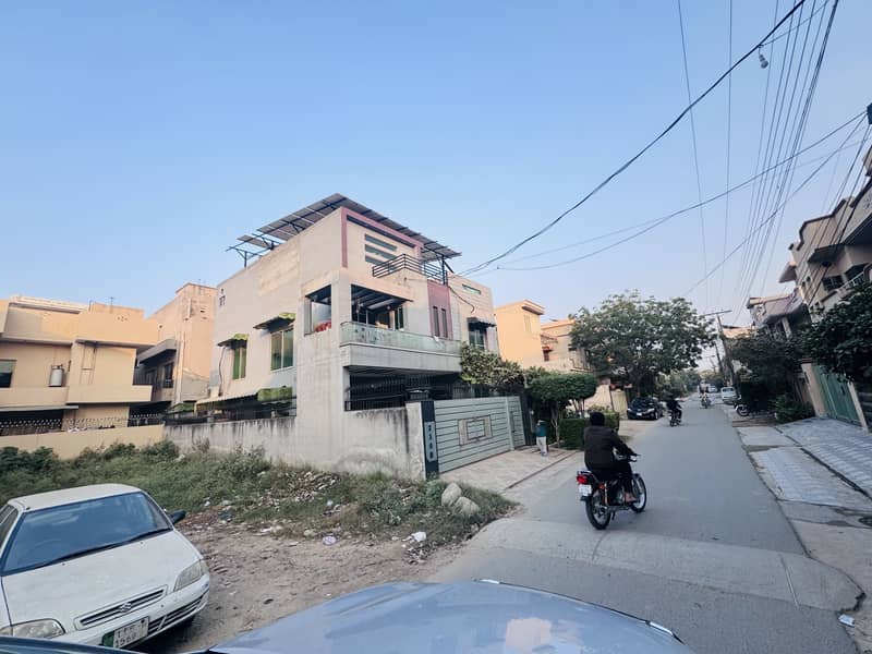 10 Marla Idol Location Plot For House Pak Arab B Block Near To Main All Facilities Available LDA Approved 1