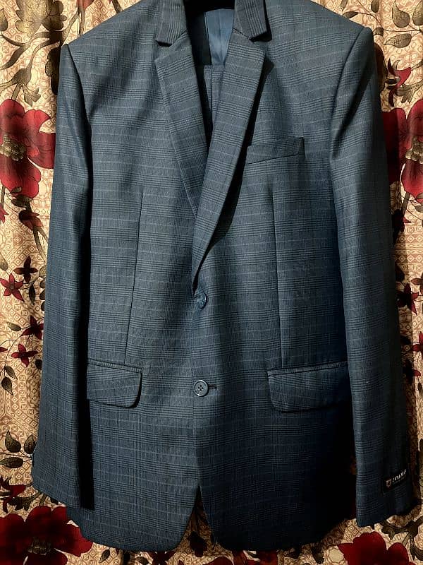 DeepSea Men's Navy Blue 3 piece suit in brand new condition 5