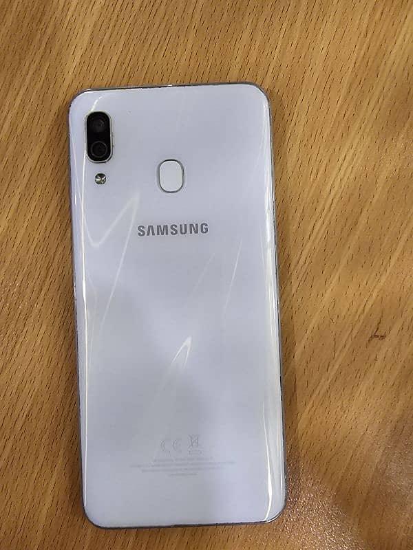 Samsung A30 is in good condition PTA approved 1