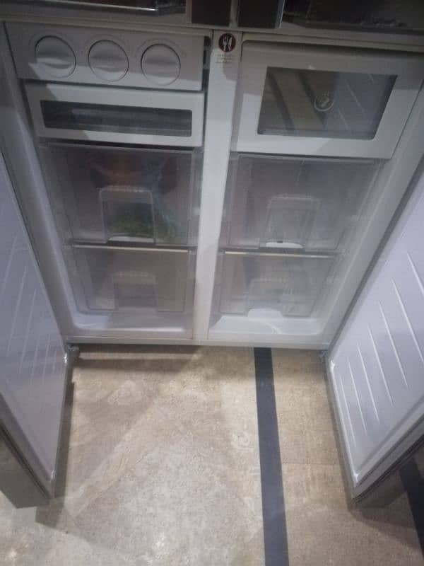 Double door fridge and frezer 2